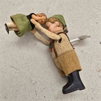 dreng,beige.toej-groen-hat-pige-grøn-nederdel-mekanisk-Schuco-legetoej-gammelt